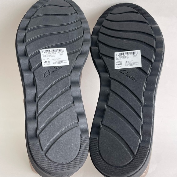 Clarks Sharon Salon Pewter Metallic Ankle Bbots Women’s Size 8W Bow Casual - Picture 8 of 10